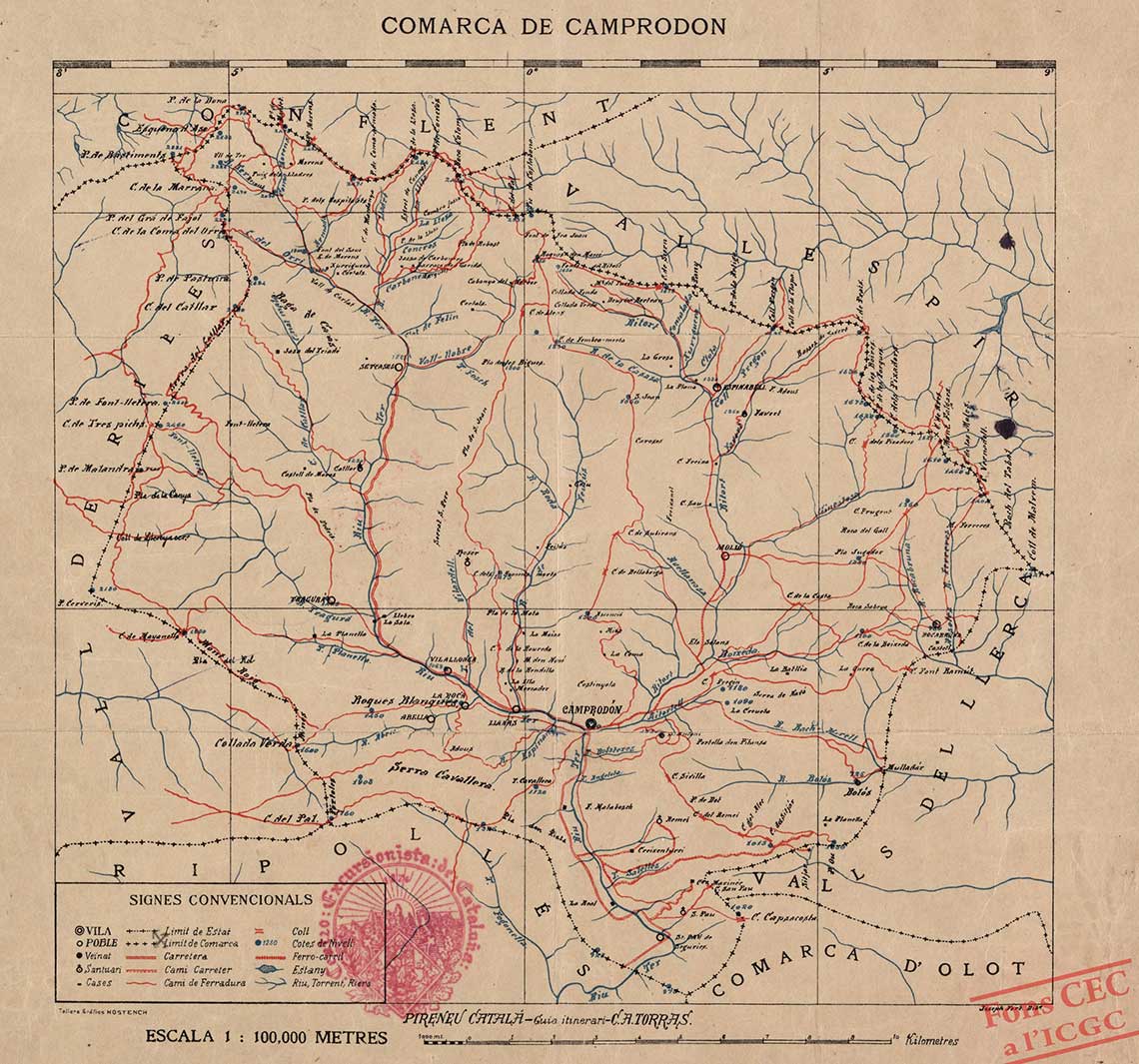Mapa de la zona de Camprodon amb els vials, la xarxa hidrogràfica, els límits administratius i toponímia d’interès excursionista.