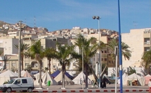Foto 7. Campamento de la plaza mayor de Al-Hoceima.